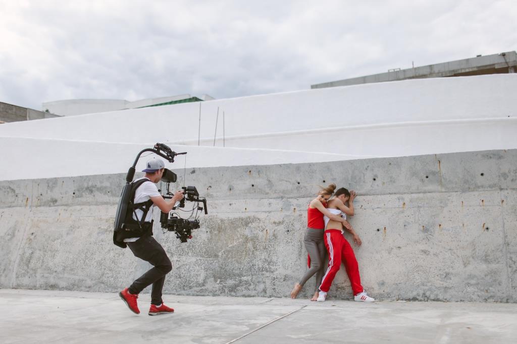 Monatik представил свой самый летний клип